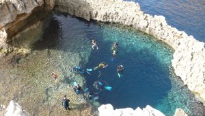 Taucher auf Malta - Bild von Hajo Steinsträßer / Pixelio